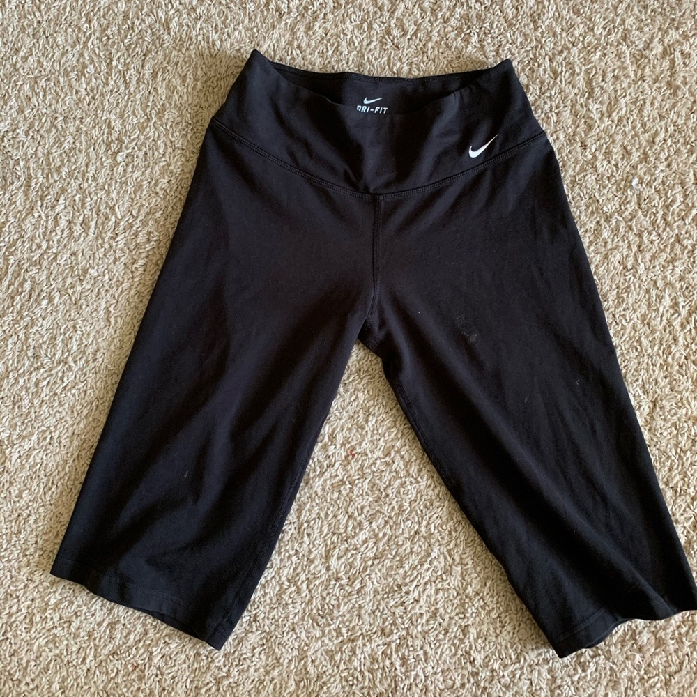 Black, cropped, dry fit Nike pants